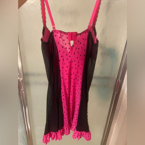 adorable slip dress with bra, hot pink with hearts and mesh fabric on side - Picture 5 of 6